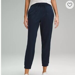 Lululemon Women’s On The Fly Jogger in True Navy Size 10